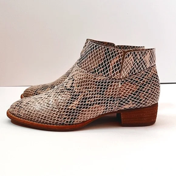 Gianni Bini Light Tan Snakeskin Ankle Booties Womens 8 Low Heel Boots - Picture 3 of 14